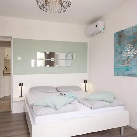 Charmante In Fuer 2 Personen By Interhome * Crikvenica
